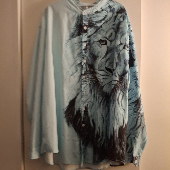 Other - Blue Lion Graphic Men's Button-Up Shirt